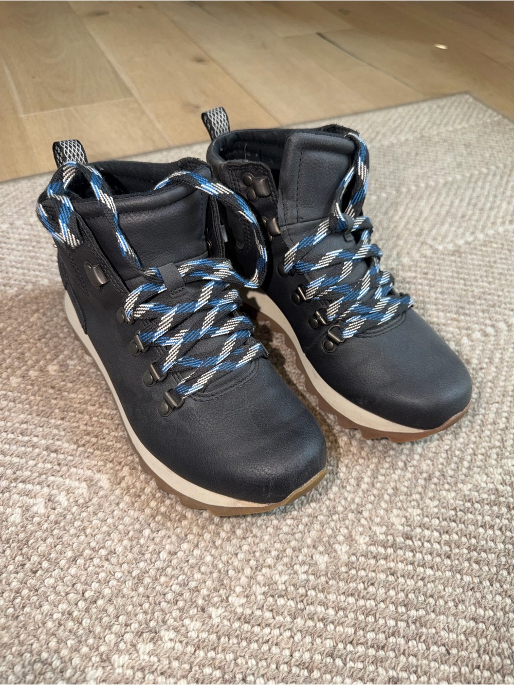 Women’s Merrell Black Hiking Boots with Blue and White Laces size 6.5